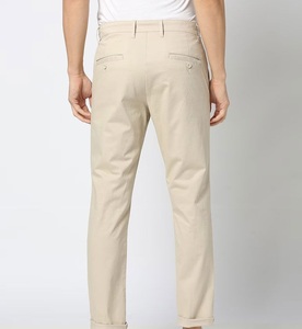 Pantalones chinos transpirables color beige, corte ajustado, con bolsillos, tela de verano, fabricados por Cumbre Sports, servicio OEM, venta al por mayor. - Product Image 4
