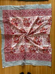 Sarongs imprimés à la main en coton 100% de qualité supérieure, confectionnés par des artisans, respirants et polyvalents, pour les grossistes mondiaux. - Product Image 5