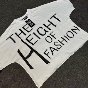 เสื้อยืดโอเวอร์ไซส์ทรงครอป แขนสั้น คอกลม พิมพ์ลายตัวอักษร สไตล์ลำลอง ผ้าเจอร์ซีย์ 100% คอตตอน สำหรับผู้ชาย รุ่น The Height Of Fashion - Product Image 3