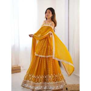 Tenue de soirée de créateur Haut-Bas et Dupatta avec fil et séquence de travail Taille XL - Product Image 2