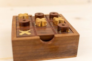 Jeu de Tic Tac Toe en bois artisanal, personnalisable, durable, écologique, portable, jeu de stratégie familial, décoratif, café - Product Image 5
