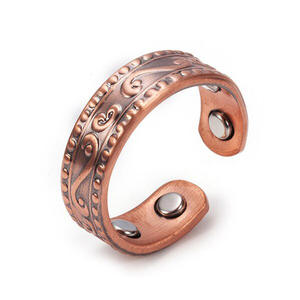 Bague de thérapie biomagnétique en cuivre massif, personnalisée pour la vente en gros, robuste, avec motif Paisley sculpté vintage et perles - Product Image 5