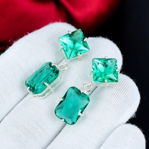 Boucles d'oreilles pendantes faites à la main en argent sterling 925 avec émeraude verte taille émeraude, double pierre, style vintage, bijoux fins pour femme - Product Image 4