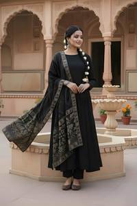 Conjunto de Kurta, Pantalón y Dupatta de Rayón Negro para Mujer, Pantalón Completamente Cosido y Parcialmente Elástico, Mercado Mayorista de Ropa - Product Image 2