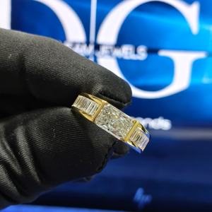 Anillo de Oro para Hombre con Diamante Cultivado en Laboratorio de Corte Radiante de 2CT, con Piedras Laterales en Baguette, Anillo de Diamante de Lujo para Hombre, Anillo de Compromiso - Product Image 1