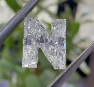 Iniciales del Alfabeto N, Diamante Blanco Sintético Cultivado en Laboratorio, Hecho a Medida, Corte Elegante, Certificado IGI, VVS VS, Joyería con Valoración de Terceros - Product Image 4