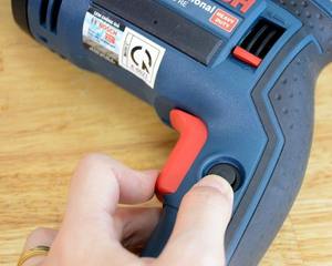 Taladro de Impacto Profesional con Cable GSB 13 RE de 650W con Portabrocas sin Llave, Duradero y Confiable para Diversas Tareas de Perforación - Product Image 2