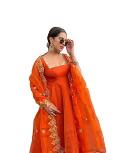 Shree Indian Exportations Present Party Wear Look Créateur de mode Faux Georgette avec broderie - Product Image 1