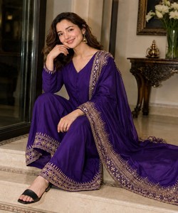 Salwar Kameez en soie violette avec dupatta brodée, tenue ethnique pour femmes, pour mariage et fêtes, style Inde Pakistan, MBL-DN-589 Hamia 85334 - Product Image 2