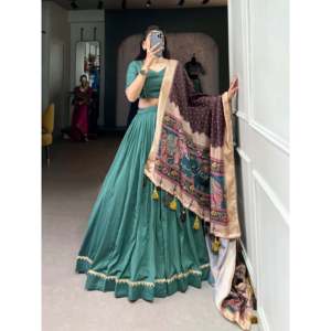 Vêtements de mariage en soie Chinon Elegant Lehenga Choli avec Dupata pour les mariées - Product Image 3