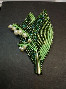 Broche artisanale haut de gamme brodée de perles, épinglette de créateur, cadeau pour elle, broche colorée brodée de perles H - Product Image 5