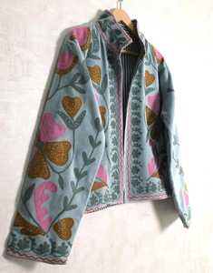 Chaqueta de Terciopelo con Bordado Suzani, Elegante y Única, Estilo Boho, Abrigo Floral Hecho a Mano para Mujer, Regalo Festivo Perfecto - Product Image 4