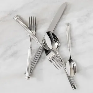 Ensemble de couverts en métal de qualité supérieure, compatible lave-vaisselle, pour un entretien facile et une brillance durable. - Product Image 4