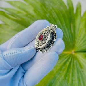 Pendentif élégant en grenat avec compartiment secret, argent sterling 925, fait main, oxydé, bijoux bohèmes - Product Image 4
