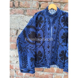 Veste en velours brodée de style Suzani ouzbek, cousue à la main, avec deux poches latérales, unisexe, pour femme - Product Image 2