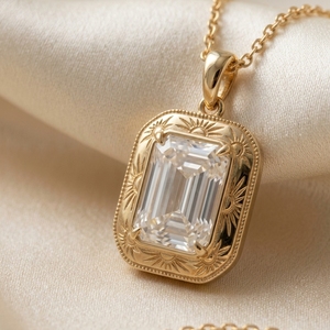 สร้อยคอจี้เพชรทรงมรกต 1 กะรัต ประดับเพชรข้าง รุ่น Mantra Diamond 9k/18k เพชรเลี้ยงในห้องปฏิบัติการ ของขวัญหมั้นสำหรับผู้หญิง ดีไซน์ทันสมัย - Product Image 1