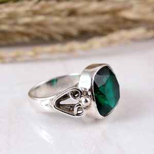 Anillo de Plata de Ley 925 Hecho a Mano con Esmeralda Verde, Corte Cojín, Banda Decorativa, Ajustable, Estilo Boho - Product Image 2