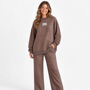 Conjunto informal de dos piezas de sudadera de algodón con forro polar y pantalones largos con estampado de lunares para mujer, ideal para el invierno. - Product Image 3