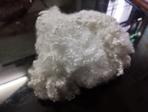 Fibres synthétiques creuses solides siliconées ignifuges Vikohasan, fabriquées à partir de fibres courtes de polyester recyclé GRS 7D 15D - Product Image 3