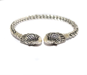 Bracelet manchette ouvert torsadé en argent sterling 925 massif oxydé, motif double tête de paon, bijoux ethniques raffinés, vente en gros - Product Image 4