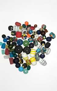Lot mixte en gros de perles de verre africaines, formes assorties : rondes, disques, tubes, bicônes, en verre poudré, Millefiori, enroulées, vintage - Product Image 2