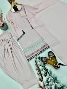 ชุดออกงานดีไซน์ใหม่ สีชมพูอ่อน 3 ชิ้น ผ้าจอร์เจตต์เนื้อหนา พร้อมผ้าคลุมไหล่ ปักลายประดับเลื่อม - Product Image 5