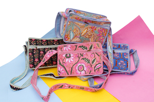 Sac bandoulière matelassé fait main en coton floral, sac de voyage bohème, sac à bandoulière imprimé indien. - Product Image 5