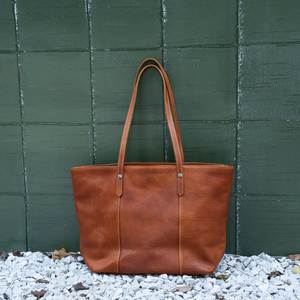 Bolsa de Viaje Minimalista de Cuero Genuino - Product Image 1