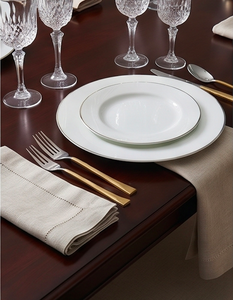 Ensemble de couverts argentés avec manche doré, fabriqués en acier inoxydable, vaisselle haut de gamme pour des repas élégants et des maisons modernes - Product Image 4