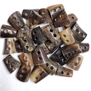Boutons ronds ovales à 2 trous en corne de buffle naturelle de haute qualité pour jeans, manteaux, vestes en provenance d'Inde - Product Image 4