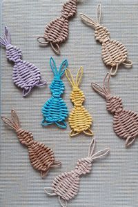 Figurine de lapin mignonne tissée à la main, couleurs mélangées, décoration rustique pour la maison, avec rotin, cadeau et accessoires artisanaux, qualité supérieure - Product Image 3