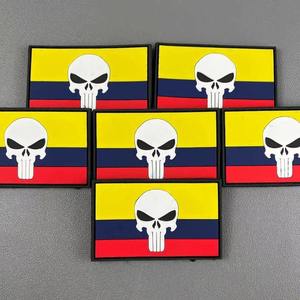 แผ่นยางพีวีซีเนื้อนิ่มแบบฉีดหลายสี 3 มิติ ขายส่งแผ่นยางพีวีซีเนื้อนิ่มพร้อมตะขอและห่วงสำหรับติดเสื้อผ้า - Product Image 6