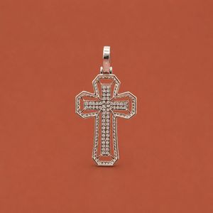 Pendentifs et breloques personnalisés en argent S925 avec croix et diamant moissanite taille ronde - Product Image 4