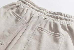 Shorts en twill pour homme, en coton durable, style décontracté, coupe classique, avec fermeture boutonnée et poches latérales - Product Image 3