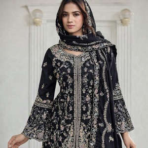 Robe de mariée indienne traditionnelle en viscose brodée lourde pour femme, infroissable, idéale pour les fêtes - Product Image 1