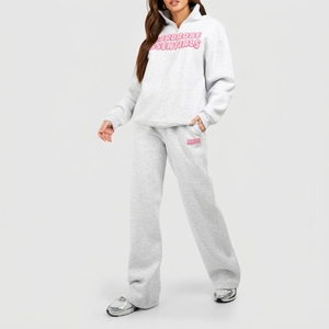 Ensemble sweat à capuche gris à quart de zip et pantalon large pour femme, 100 % coton respirant, coupe décontractée ample avec logo rose imprimé, idéal pour l'automne - Product Image 4