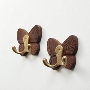 Gancho de pared de madera con diseño de mariposa, colgador decorativo rústico para puerta de cocina, para colgar delantales, guantes de horno y artículos de tela - Product Image 6