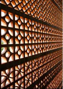 Vente flash Livraison rapide Tuiles d'écran en argile rouge à 4 feuilles Porosité creuse Briques de construction Briques réfractaires frittées Mur pour la construction - Product Image 3