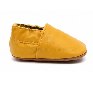 Zapatos de cuero para bebé de nuevo diseño, suaves, ligeros y cómodos para caminar, calzado para uso diario informal. - Product Image 4