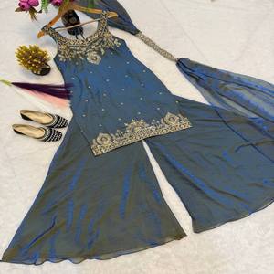 Ensemble VASTRA COTTAGE Fendy en soie avec haut, pantalon palazzo et dupatta, orné de broderies à la main, de sequins, de broderies multi-aiguilles et de travail Zari, idéal pour les fêtes et les mariages - Product Image 2