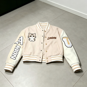 Veste universitaire personnalisée pour femme en mélange de laine, manches en similicuir blanc, broderie de lettres en chenille, style streetwear, veste Letterman - Product Image 4