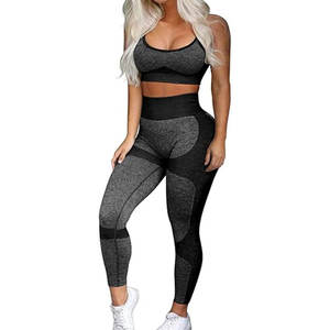 Ensemble de yoga pour femmes en tissu doux, offrant une coupe ajustée et un look élégant, idéal pour les séances de sport et la détente à domicile. - Product Image 2