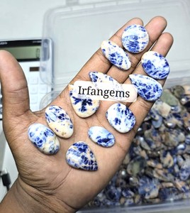 Cabochon de Sodalite Naturelle, Pierres Semi-Précieuses Lisses Faites à la Main, Certifiées par un Certificat de Tiers, Toutes Formes, 3-5g, IRFAN GEMS - Product Image 1