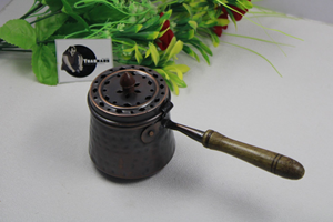 Brûleur de parfum artisanal Sambhal India Manufacturer's Brown Butler, en métal avec poignée en bois, design moderne, non électrique. - Product Image 4