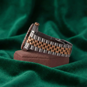 Montre de luxe à deux tons avec lunette sertie de diamants, cadran noir, acier inoxydable, or rose, affichage de la date - Product Image 3