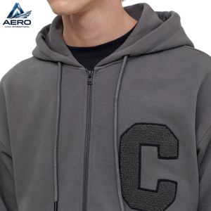 Vente en gros de sweats à capuche zippés pour hommes en polaire, avec broderie effet serviette, patchwork chenille et motif graphique lettré - Product Image 4