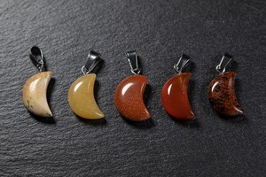 Collar con Colgante de Luna Creciente de Turquesa Natural |   Amuleto de Luna de Cristal |   Joyería de Piedras Preciosas Hecha a Mano |   Decoración del Hogar Feng Shui | - Product Image 2