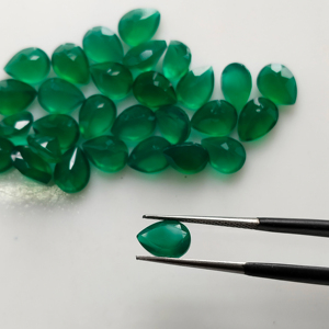 พลอยออนิกซ์สีเขียวธรรมชาติ 8x6 มม. รูปทรงลูกแพร์ คุณภาพดีที่สุด พลอยหลวมสำหรับทำเครื่องประดับ ผลิตภัณฑ์จากเรดเมาน์เทน เจมส์ - Product Image 1