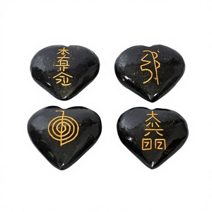 Ensemble de pierres précieuses Feng Shui Reiki faites à la main avec figurines en forme de cœur gravées semi-précieuses - Product Image 1