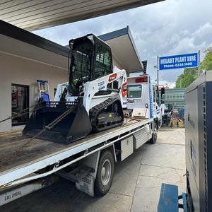 Balayeuse compacte Bobcat d'occasion à prix de gros, moteur Tier 4, faible nombre d'heures, équipement de qualité professionnelle - Product Image 1